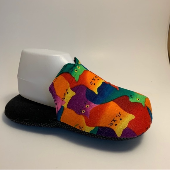Shoes - ⬇️ PRICE: NWOT WARM, COMFY KITTY SLIPPERS-NWOT